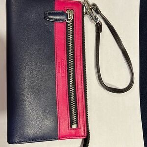 Coach Legacy Colourblock Leather Zippy
Wristlet Wallet. (Blue with pink)